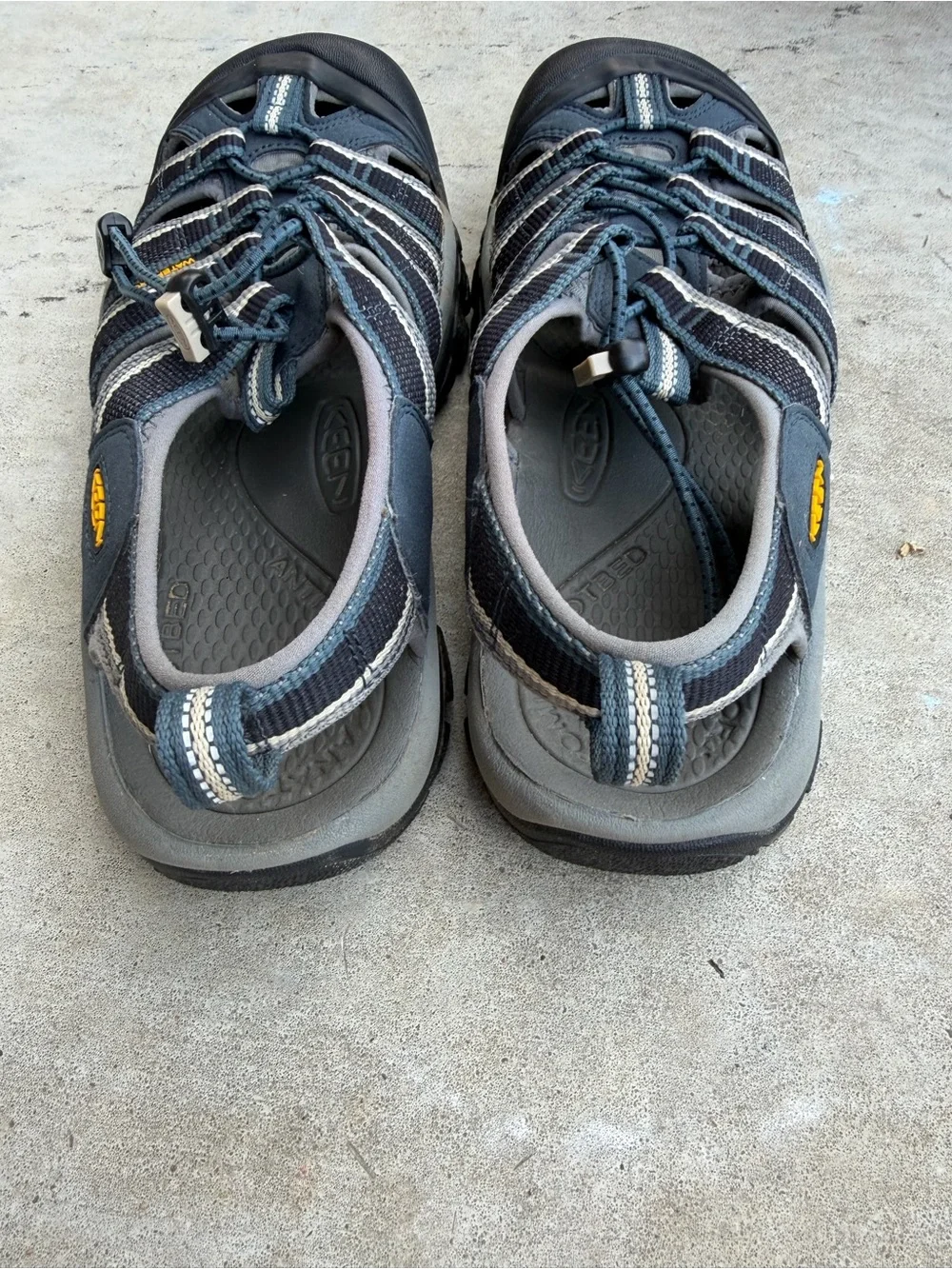 Keen Men's Newport H2 sandals in a blue and gray colorway men’s size 8